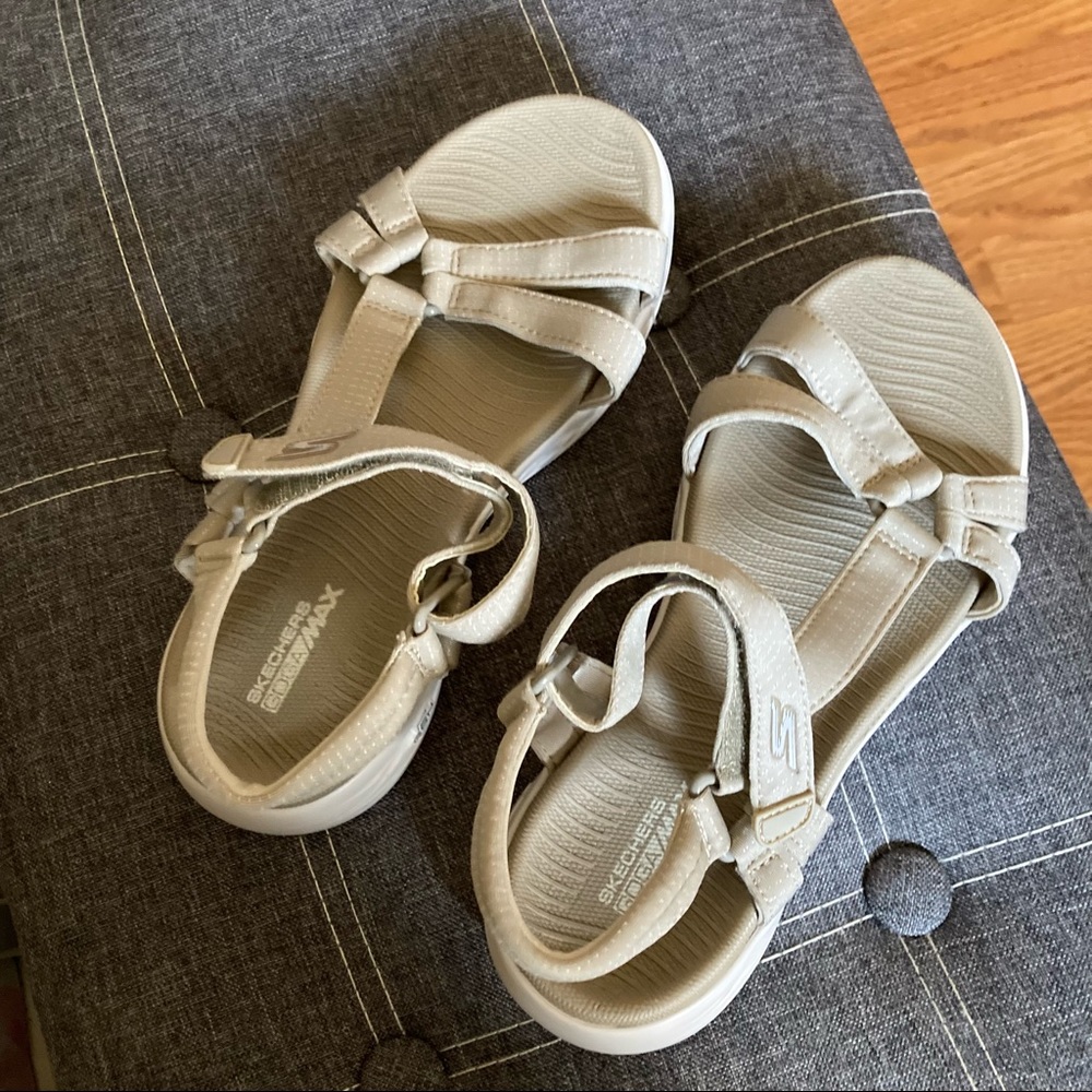 Skechers Goga Max Sandals